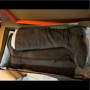 Arturo Chiang brown boots